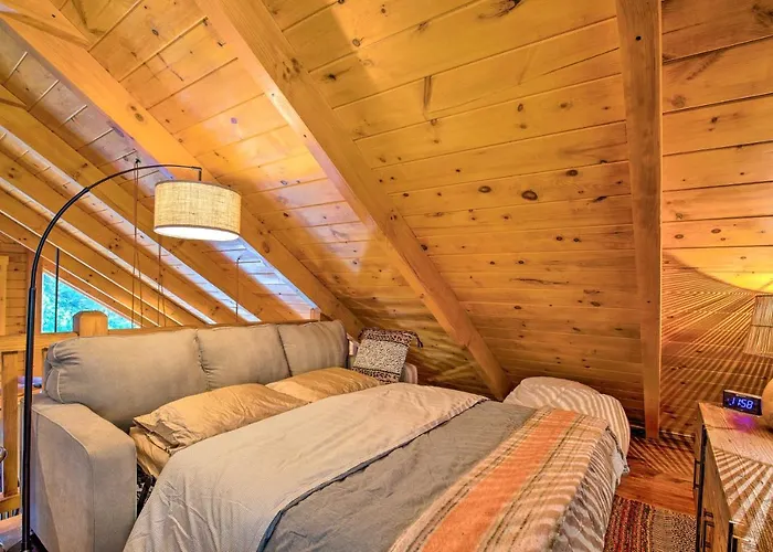 Holiday home Luxury Mountain W/ Furnished Deck + Views! Loma Linda