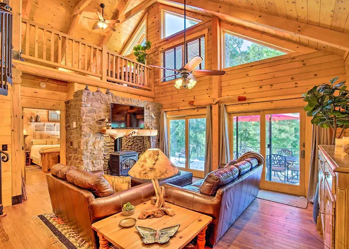 Luxury Mountain W/ Furnished Deck + Views! Holiday home *